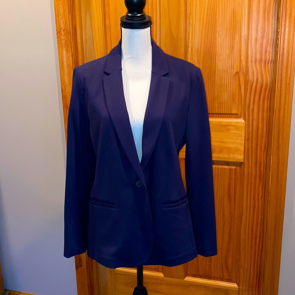 Old Navy classic navy blazer with one button.